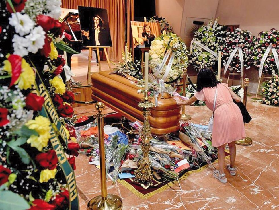 Admiradores rinden tributo a Camilo Sesto