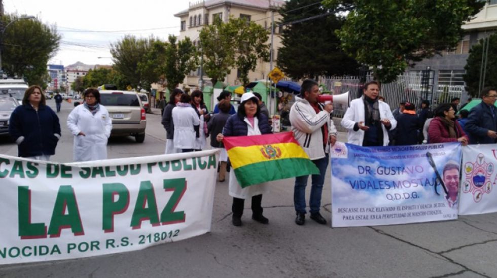 Médicos vuelven a movilizarse y Montaño llama a retomar diálogo 