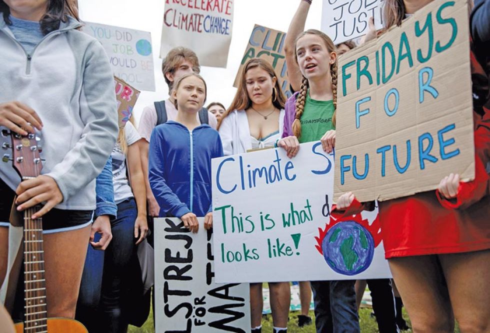 Jóvenes reclaman políticas contra el cambio climático 