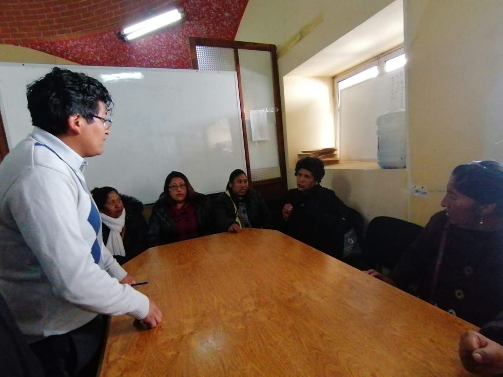 Padres de familia levantan bloqueo al edificio central de la Alcaldía