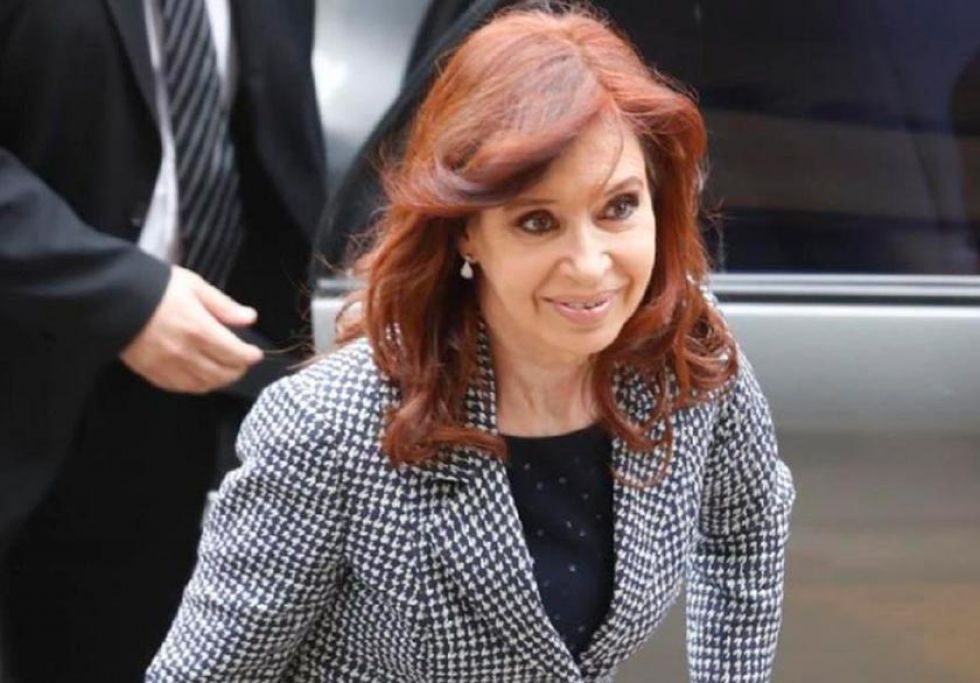 Juez dispone juicio oral contra Cristina Fernández