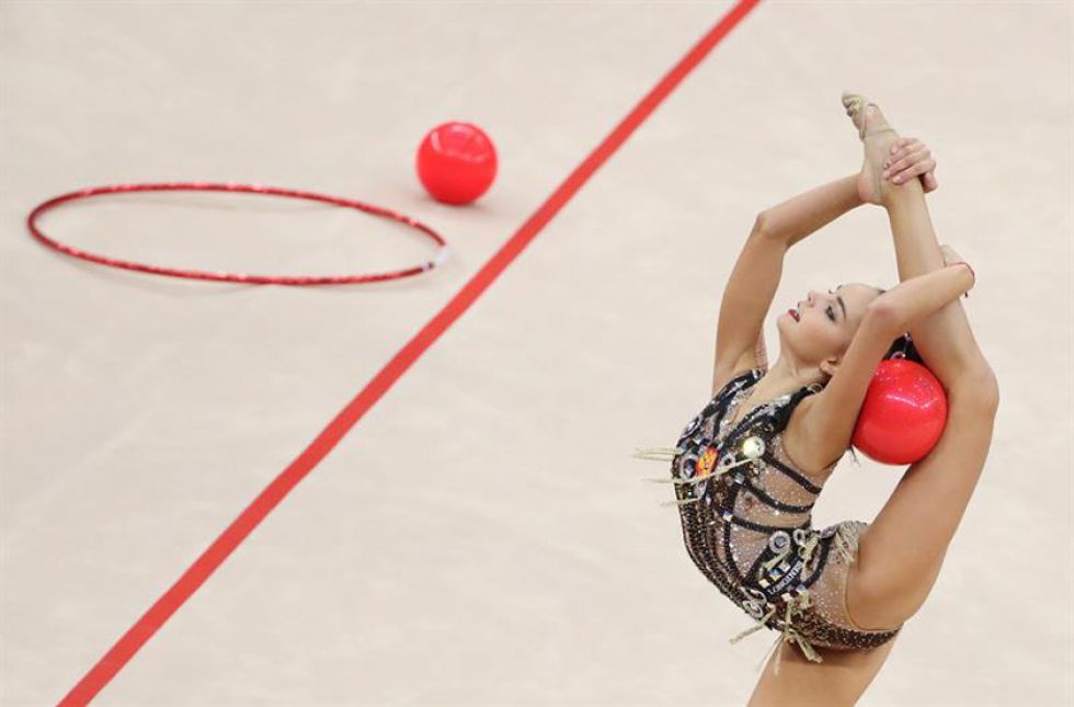Averina logra su tercer título mundial consecutivo en gimnasia rítmica en Baku