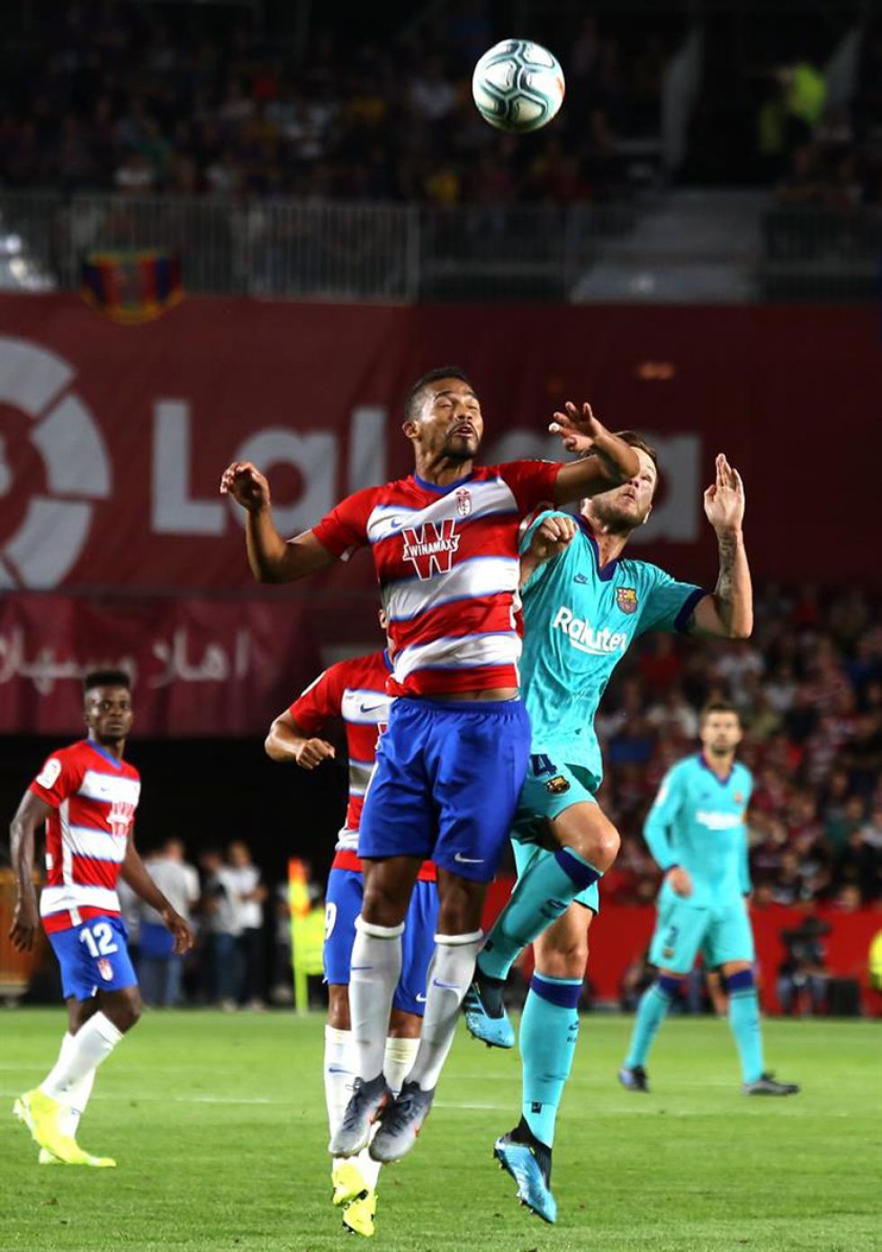 Un flojo y decepcionante Barcelona cae ante Granada 