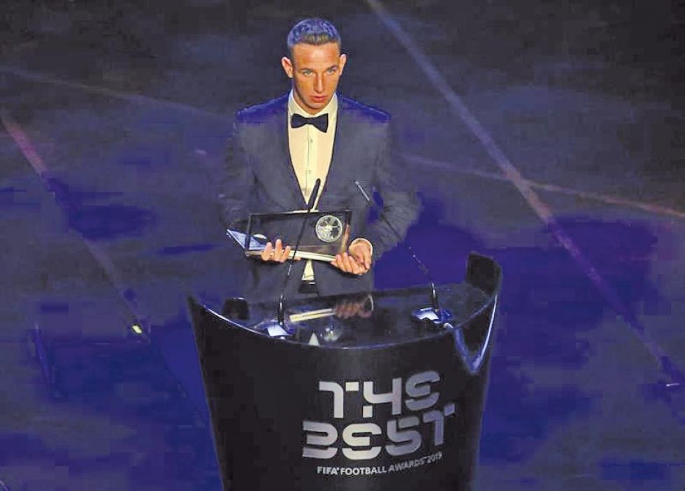 Daniel Szori gana el premio al mejor gol