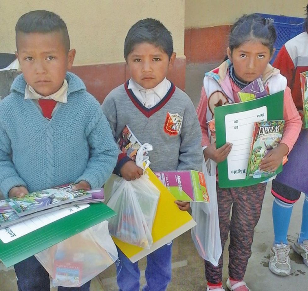 Entregan ayuda a escuelas Iporre y nocturno América