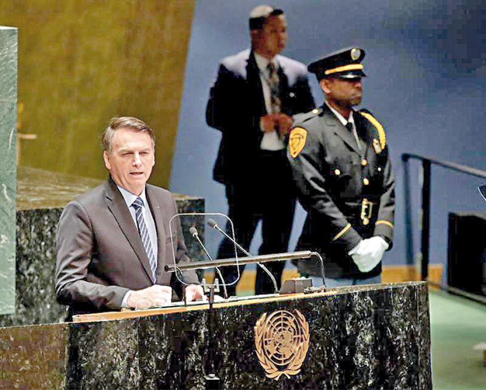 Bolsonaro pide "respeto" a soberanía en Amazonía