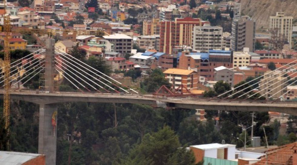Joven casi mata a su hermano menor y después quiso lanzarse de un puente