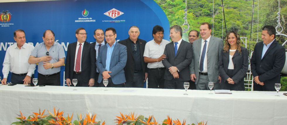 Bolivia suscribe un contrato para comercializar gas a Mato Grosso