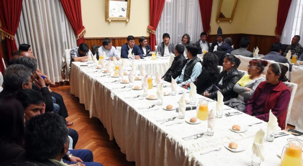 Evo anuncia construcción de la doble vía entre Sucre y Potosí 