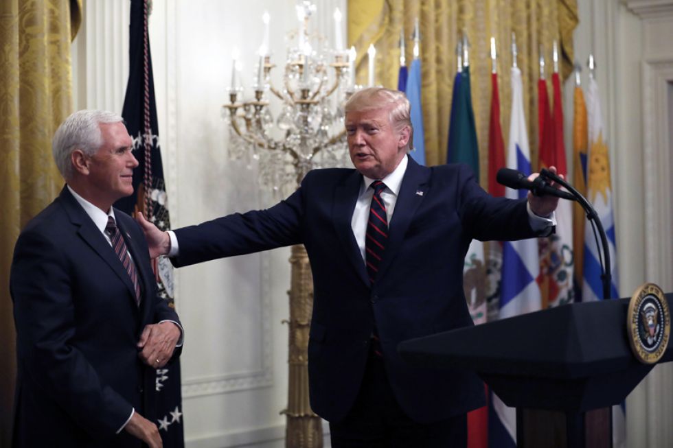 Juez bloquea norma de Trump sobre deportación acelerada 