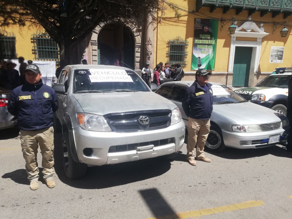 Diprove recupera dos vehículos reportados como robados