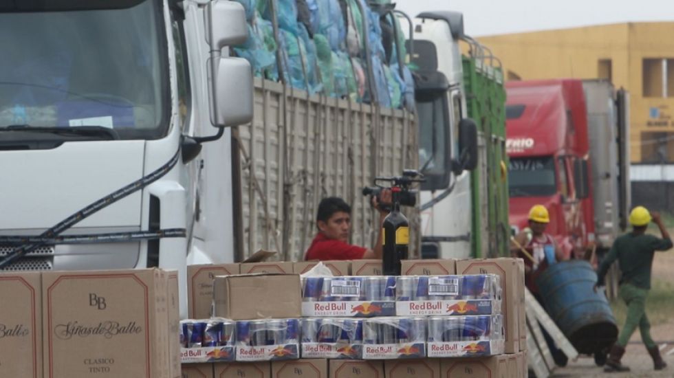 La Aduana decomisa tres camiones con contrabando