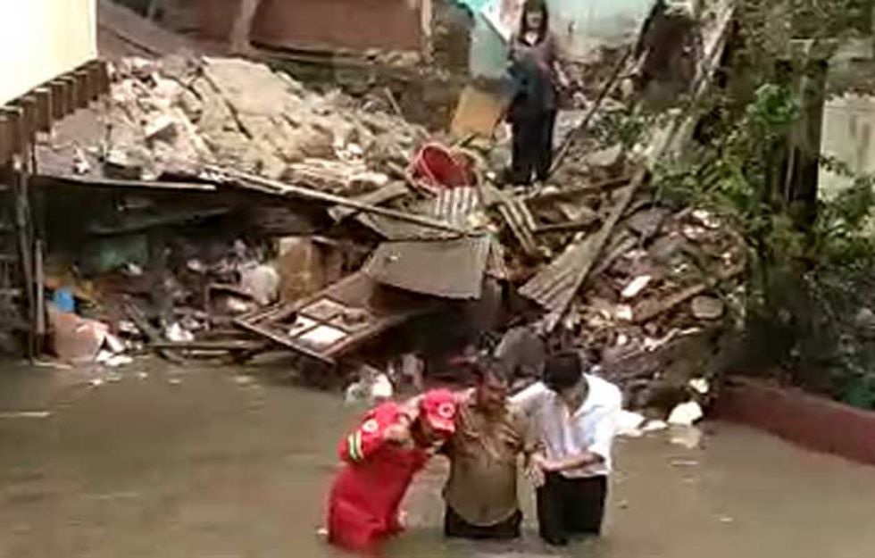 Tormenta eléctrica mata a dos jovenes y causa el colapso de una vivienda