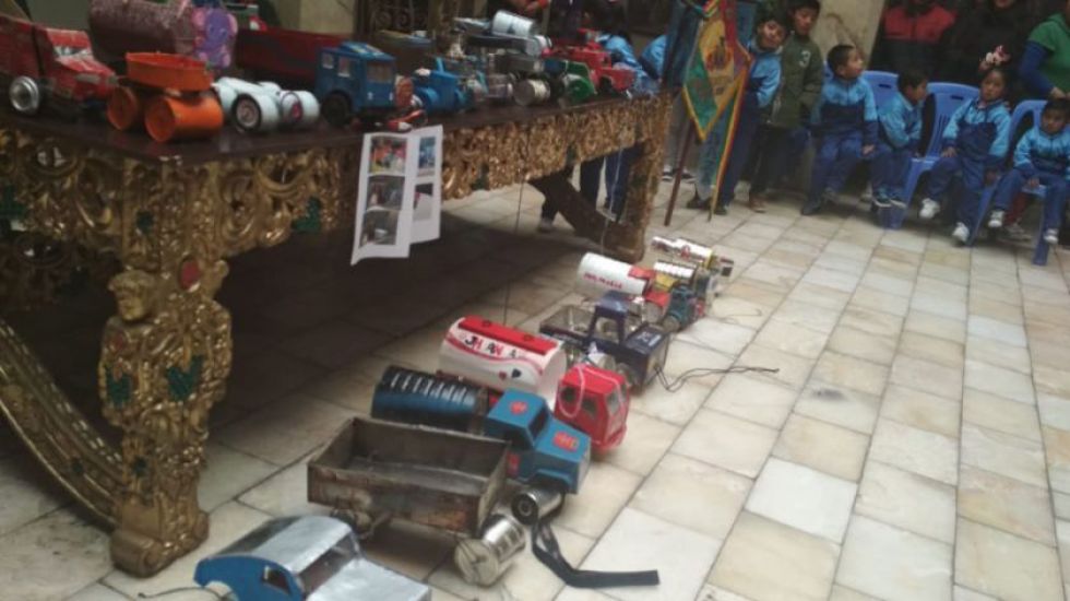Kínder Melchor Daza organiza carrera de carritos de lata