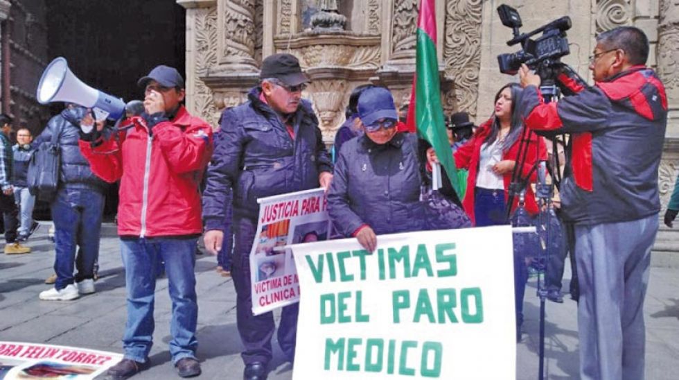 Víctimas del paro médico piden a la Fiscalía hacer cumplir fallo constitucional