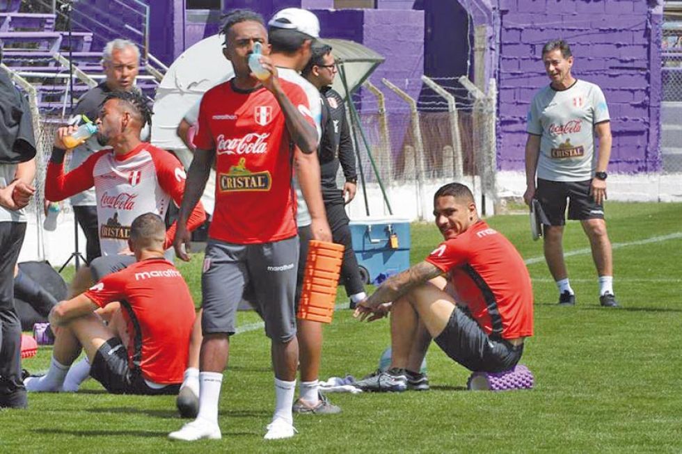 Perú ya se entrena en Montevideo para el amistoso que disputará ante Uruguay