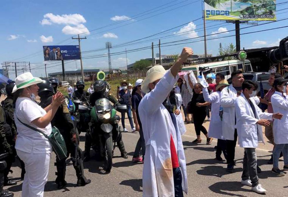Gobierno: se obliga a galenos a participar de las protestas