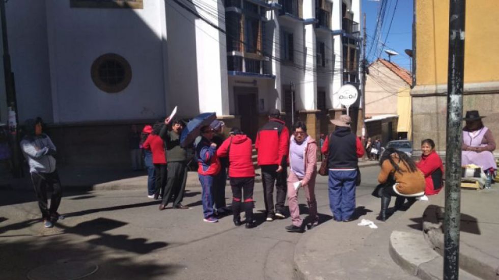 Sirmes bloqueó una de las esquinas de la plaza 10 de Noviembre