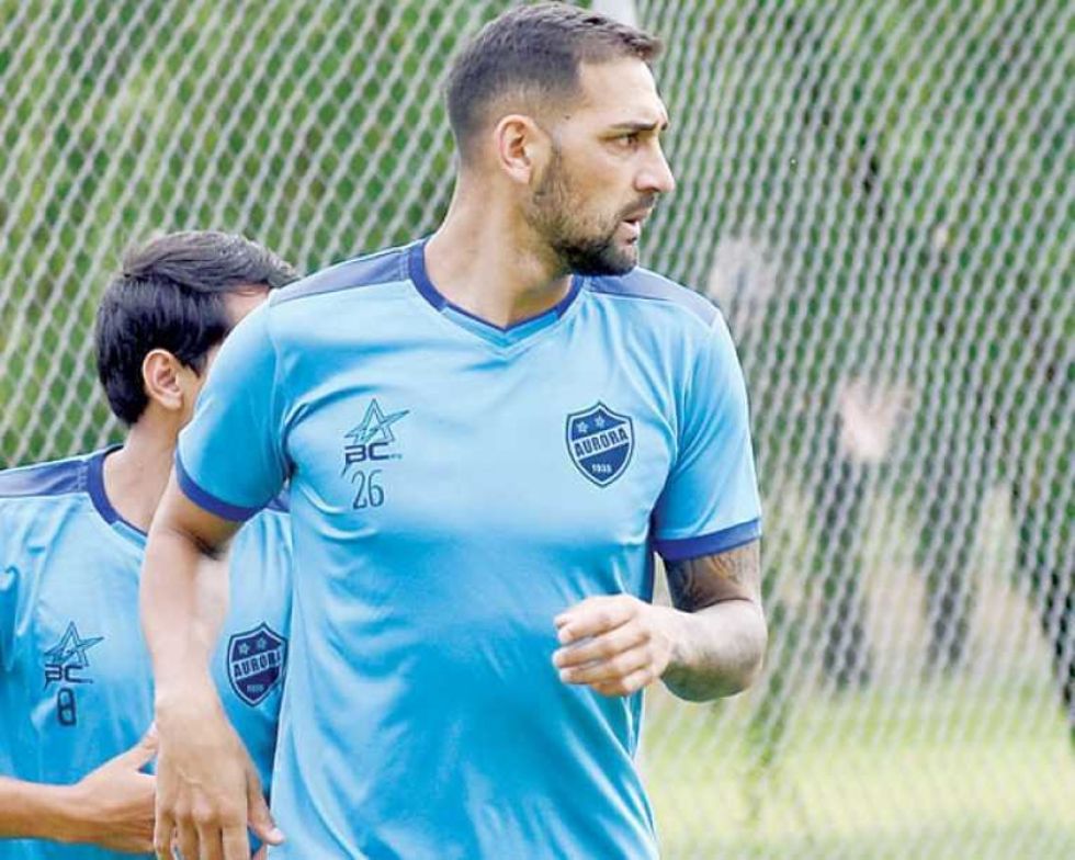 El delantero César Lamanna deja Aurora