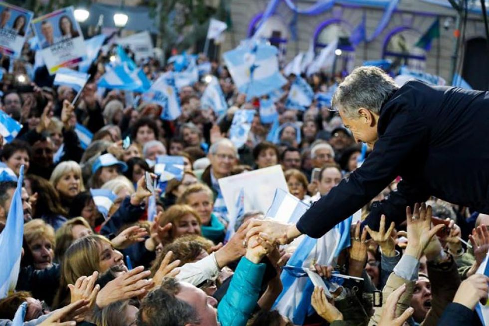 Macri reconoce su error al comparar a mujeres