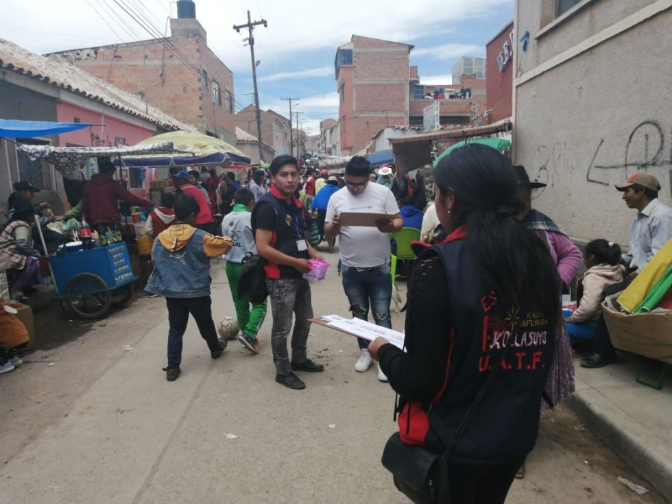 Carrera de Estadística realiza encuesta en boca de urna