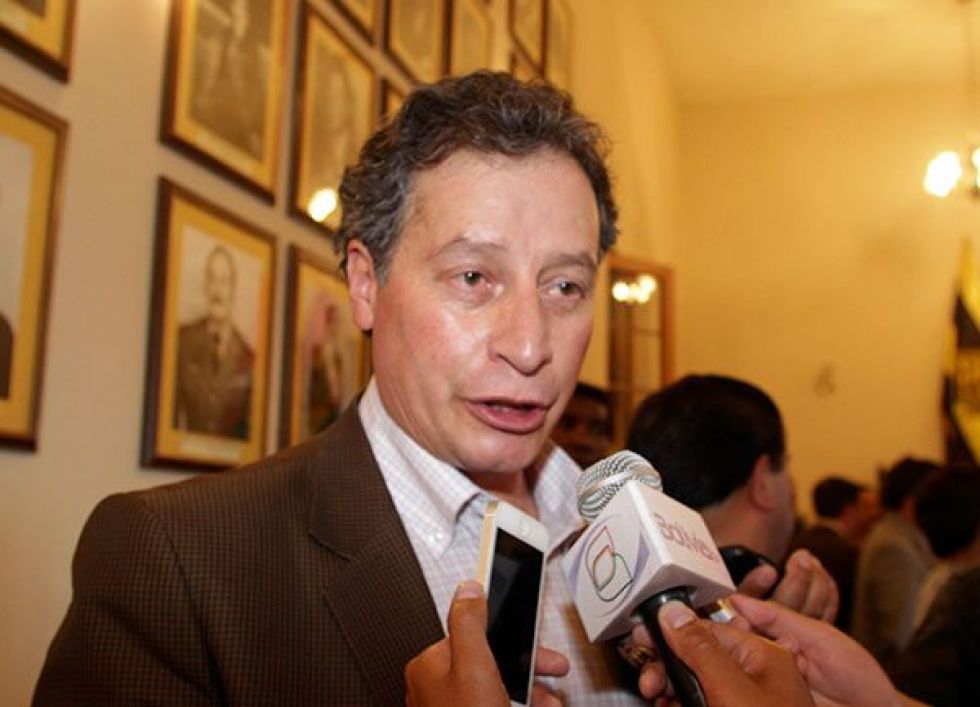 César Navarro niega vínculos con segundo depósito de material electoral