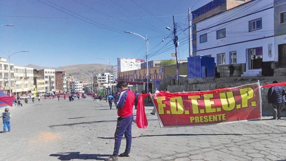 Maestros urbanos instruyen seguir con el paro indefinido