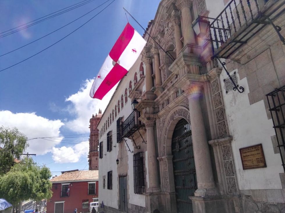 Calles potosinas se pintaron ayer de rojo y blanco 