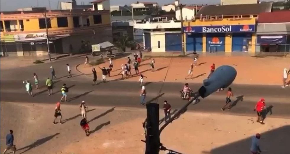 Pelea campal entre vecinos deja 5 heridos 