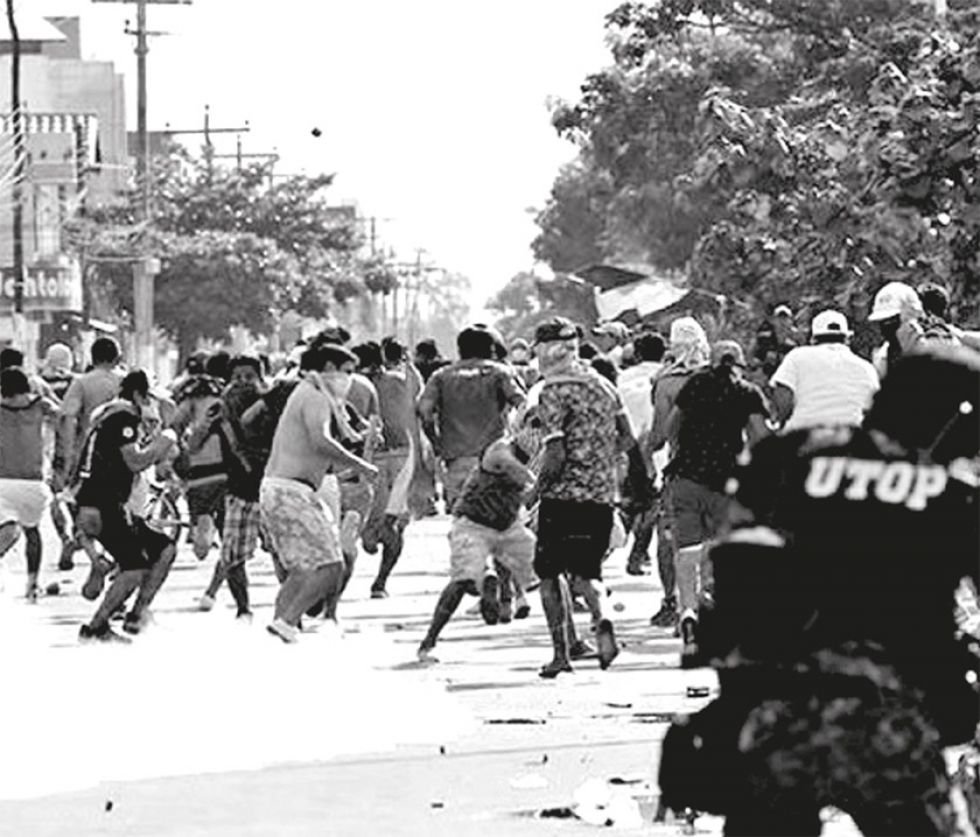 Apdhlp afirma que la Policía hace uso excesivo de gases