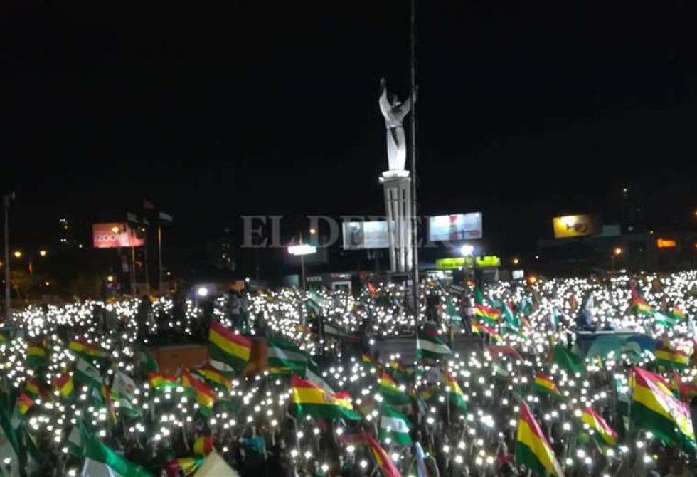 Cabildo de líderes cívicos de Bolivia da a Morales 48 horas para renunciar 