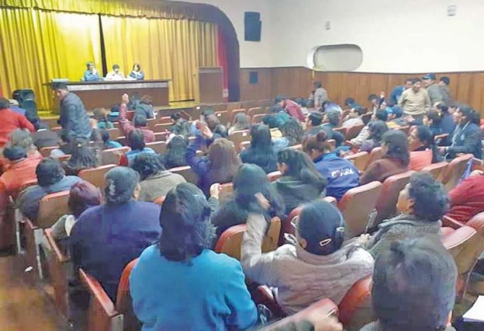 Trabajadores de la UTO se desmarcan de la COD