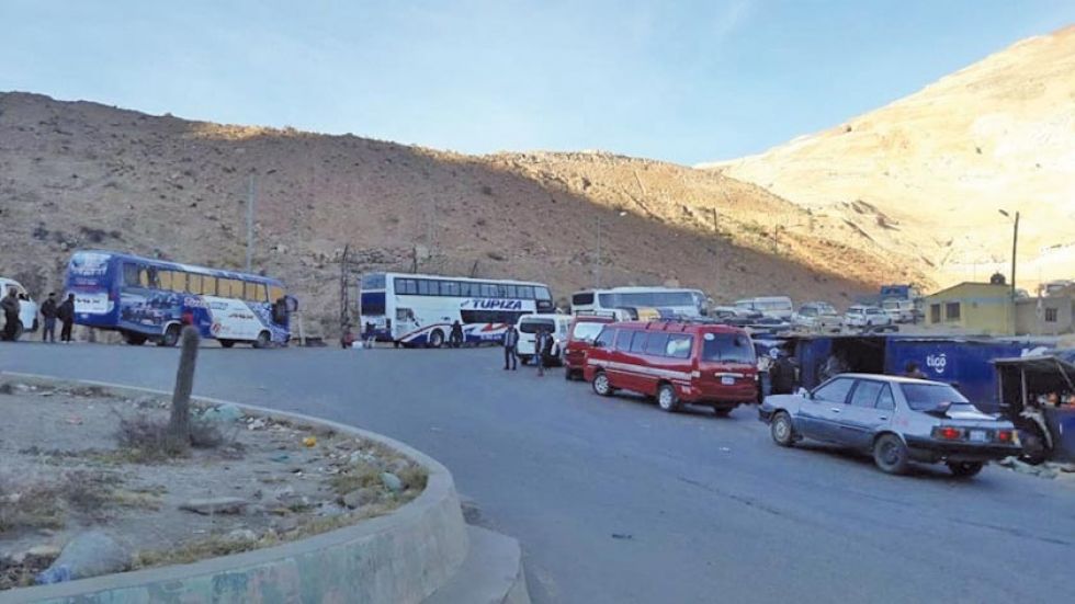 Policía reporta dos puntos de bloqueo en las carreteras del Departamento