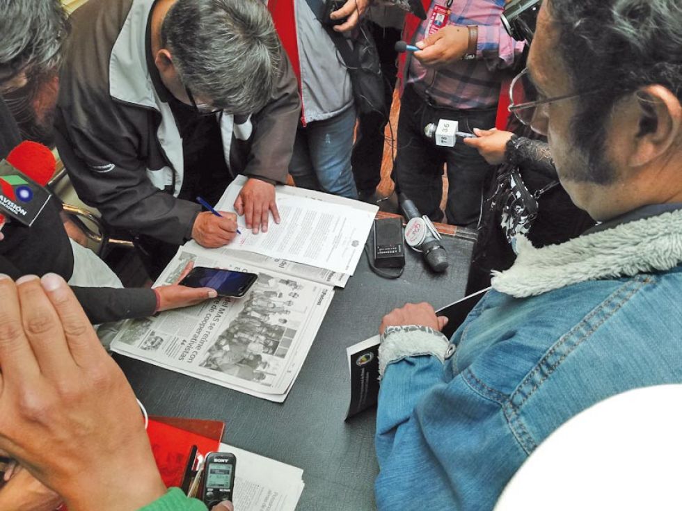 Cívicos toman como "burla" la abrogación del decreto 3738