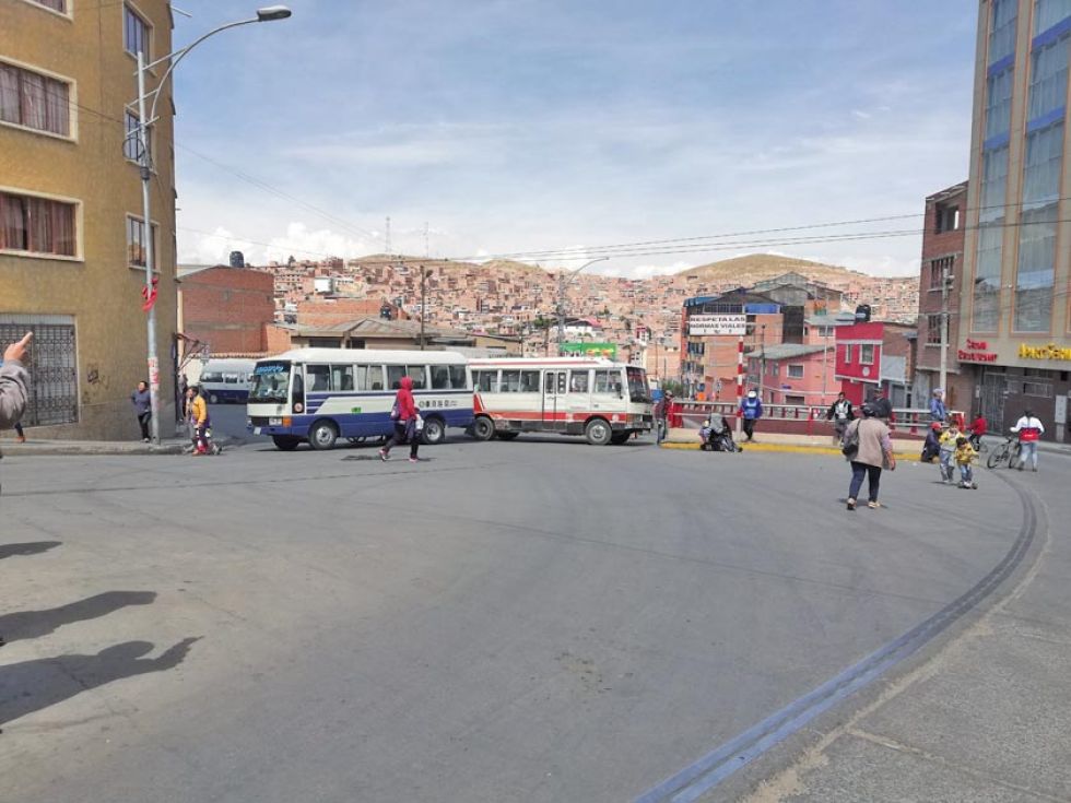 Transportistas urbanos se suman a las movilizaciones