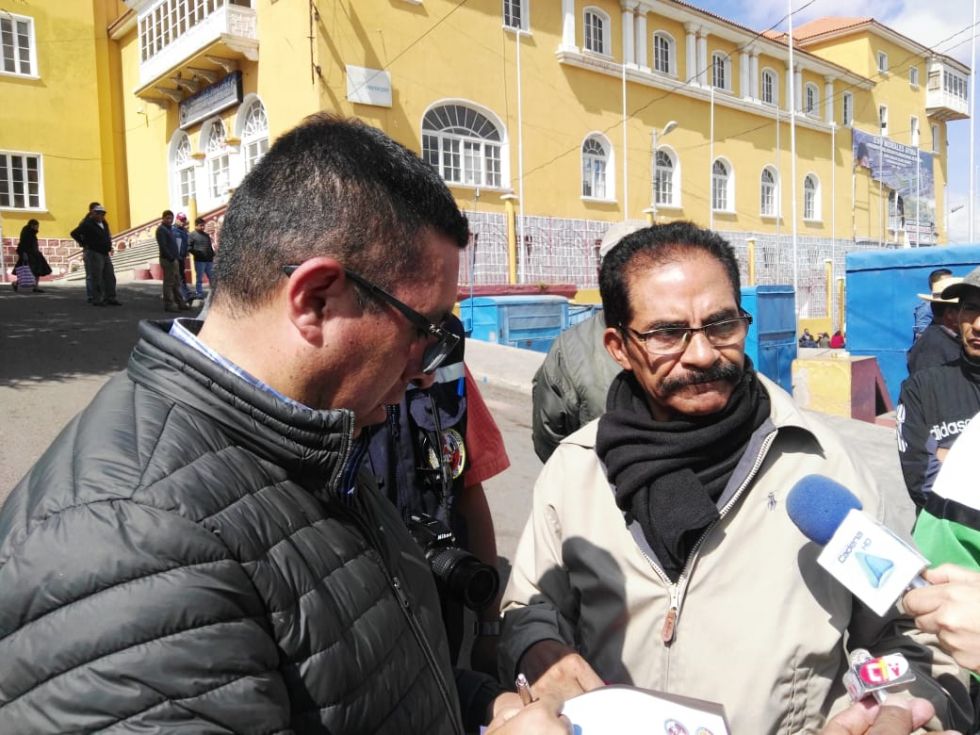 Los docentes de la UATF se suman a la marcha que irá a La Paz