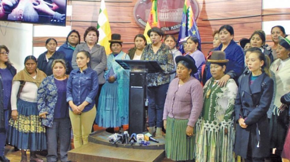 Piden justicia por violencia contra las Bartolinas y la alcaldesa de Vinto
