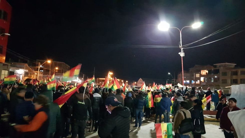 Caravana de potosinos es recibida en Oruro (incluye videos)