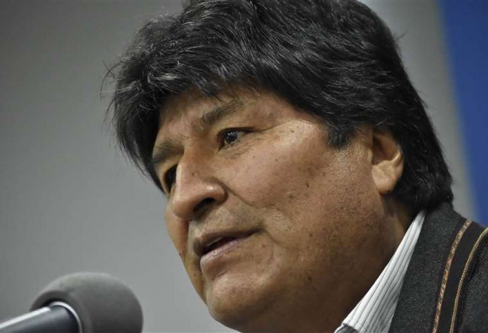 Evo Morales ya vuela hacia su asilo en México