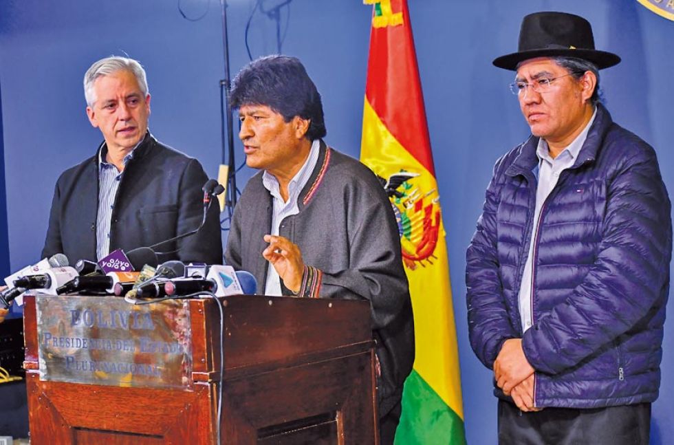 Evo y Álvaro  renuncian a la presidencia y vicepresidencia