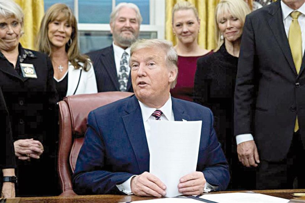 Demócratas alistan pruebas contra Trump