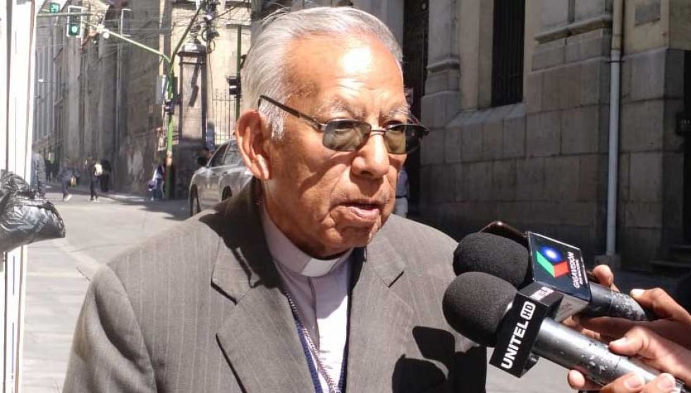 Cardenal está alegre por regreso de la Biblia a Palacio: "con Evo no entraba"