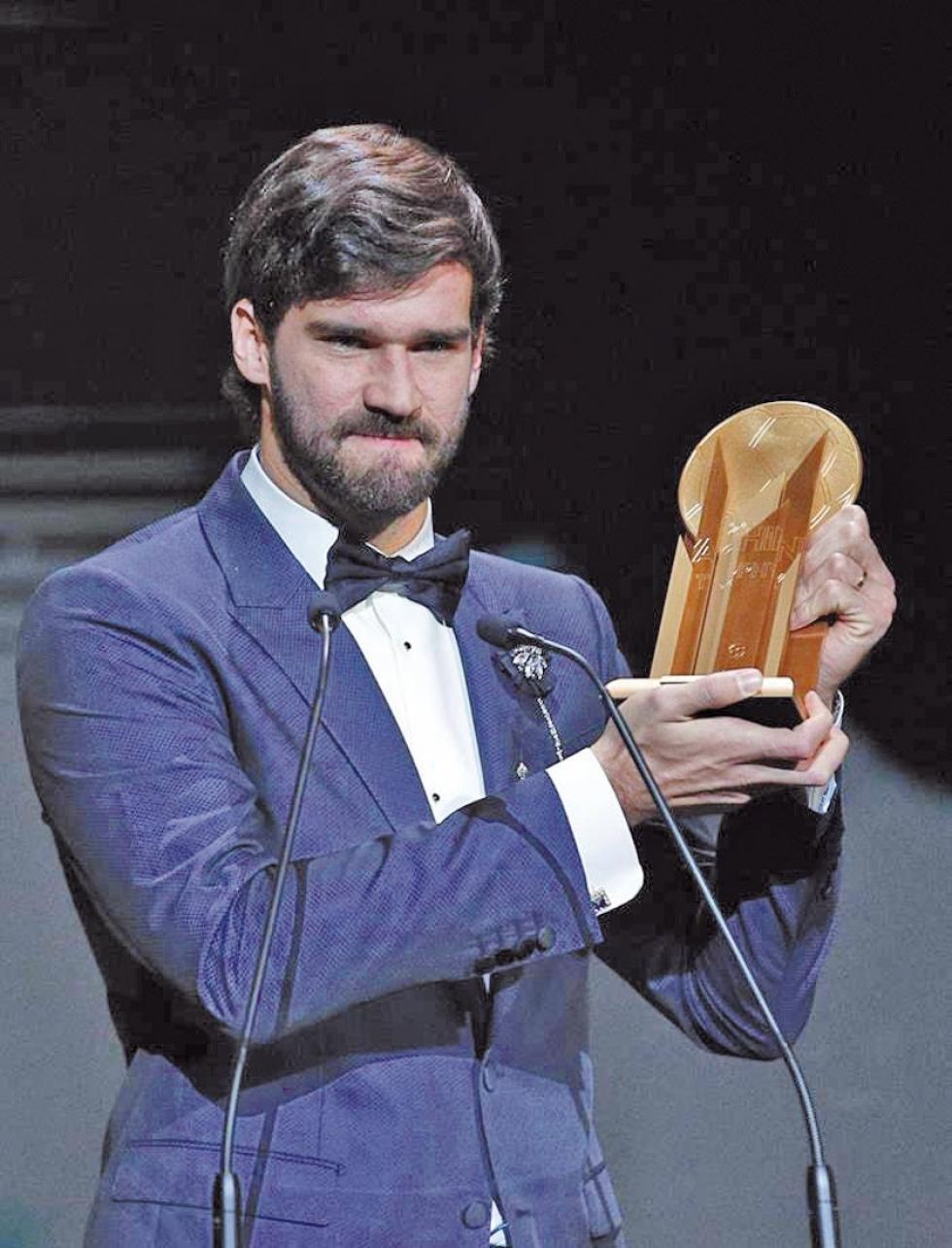 Alisson logra el trofeo Yashin al mejor portero