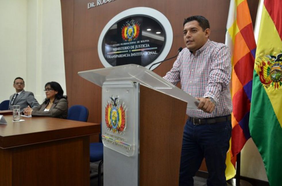 Anuncian plan para que 1.300 "perseguidos" retornen al país