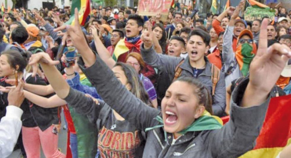 Generación "Pitita" alista movilización contra la ley que impulsa el MAS
