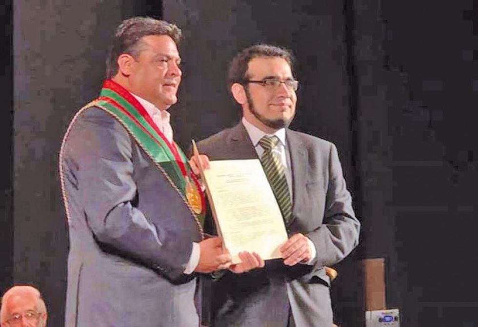 Villegas aún no define si postulará al TSE