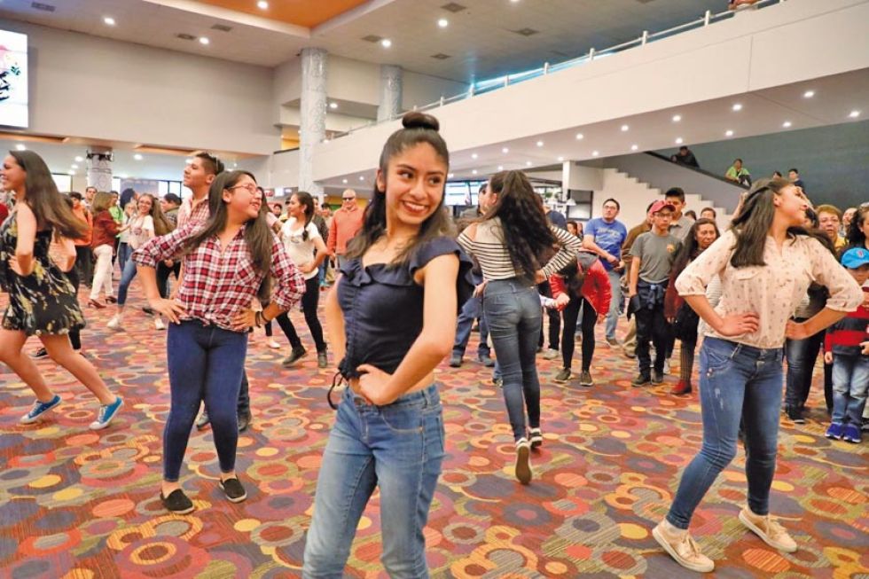 Culturas realiza el primer "flash mob" de música