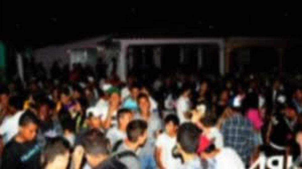 Aprueban la ley de restricción para menores
