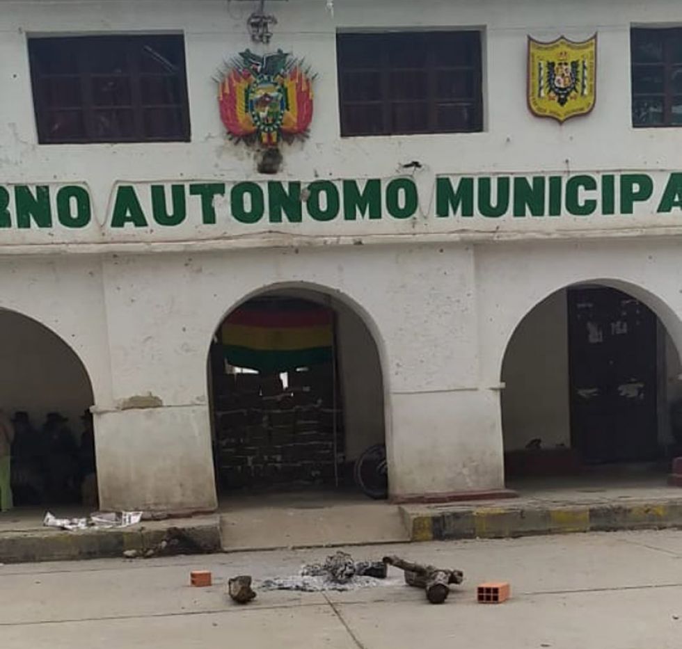 Continúa tapiada la alcaldía de Puna hasta que renuncie el alcalde
