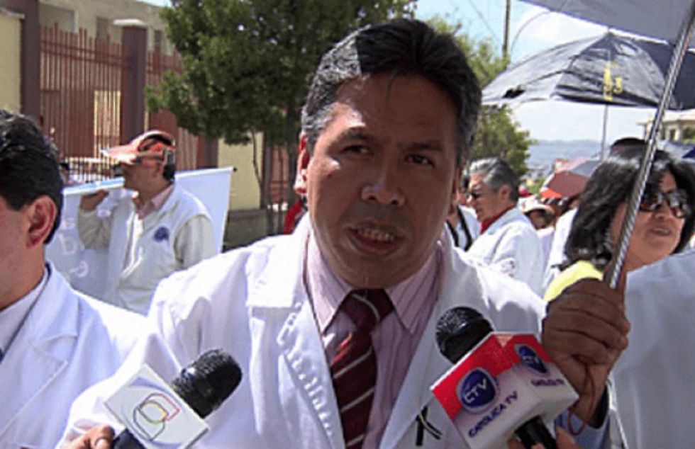 Larrea: Gobierno de Evo Morales menospreció al médico boliviano
